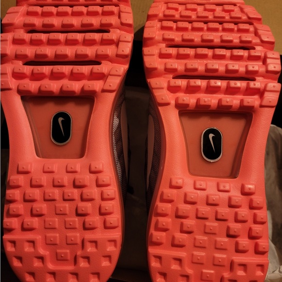 WMNS NIKE AIR MAX 2017 Size 8 BRAND NEW NEVER WORN - Picture 3 of 9